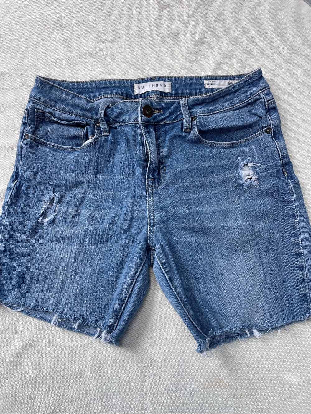 Bullhead Blue Washed Denim Cutoff Shorts Low Rise with Distressed Detail Size 11